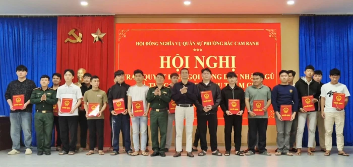 Phường Bắc Cam Ranh trao quyết định gọi 88 công dân nhập ngũ năm 2026