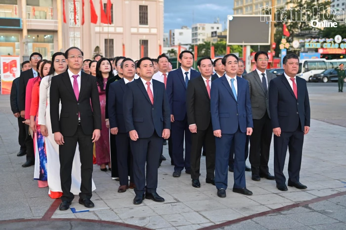 Lễ chào cờ tháng 2 với chủ đề “Dưới cờ Đảng vẻ vang - Khánh Hòa cùng cả nước tiến mạnh trong kỷ nguyên vươn mình của dân tộc”