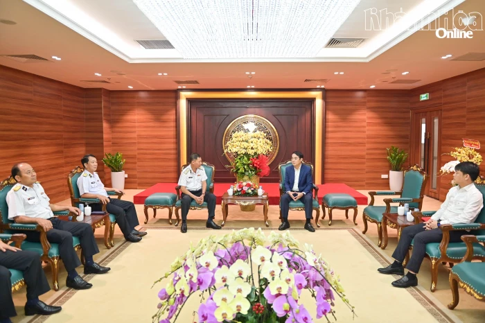 Bí thư Tỉnh ủy Nghiêm Xuân Thành tiếp các đơn vị lực lượng vũ trang đến chúc Tết