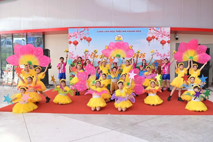 Sôi nổi Chợ hoa xuân tại Cung Văn hóa Thiếu nhi tỉnh