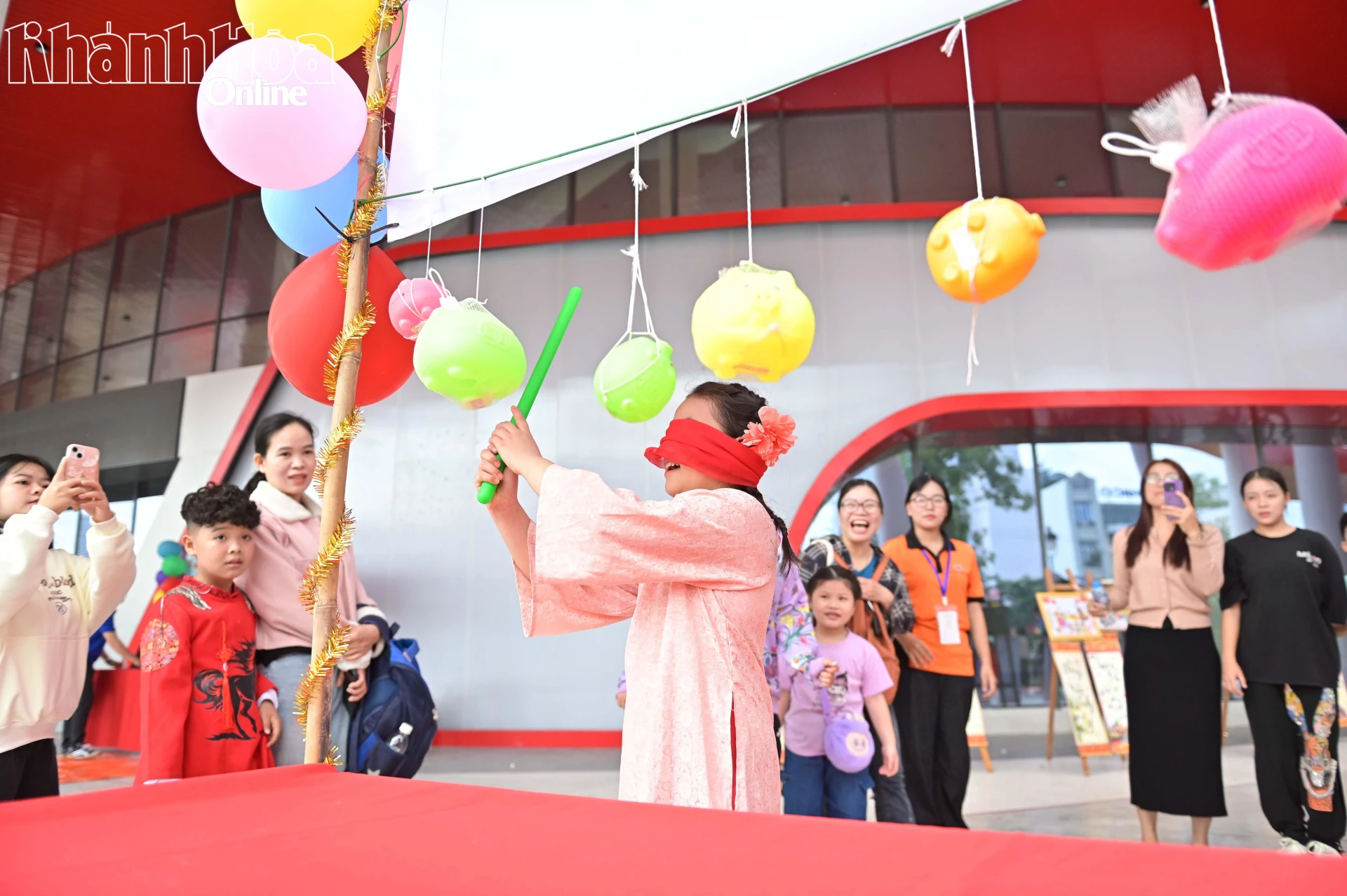 Bịt mắt đập heo.