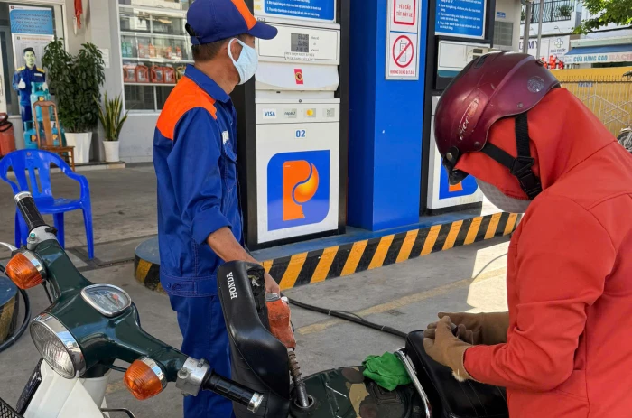 Giá xăng, dầu đồng loạt tăng