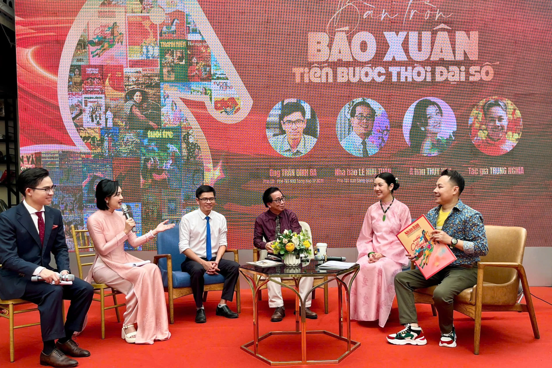 Bàn tròn thảo luận các chủ đề về truyền thống làm báo xuân. Ảnh: Trung Nghĩa