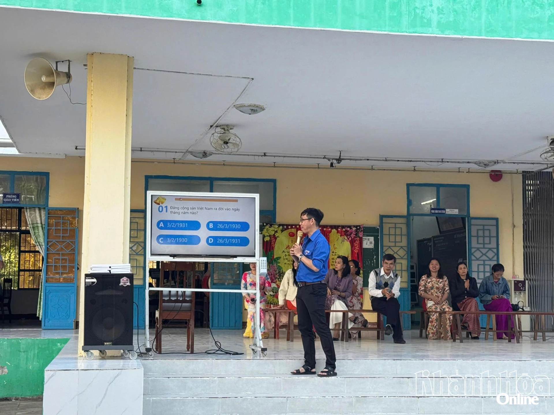 Tổ chức tìm hiểu lịch sử Đảng bằng các câu hỏi trắc nghiệm.