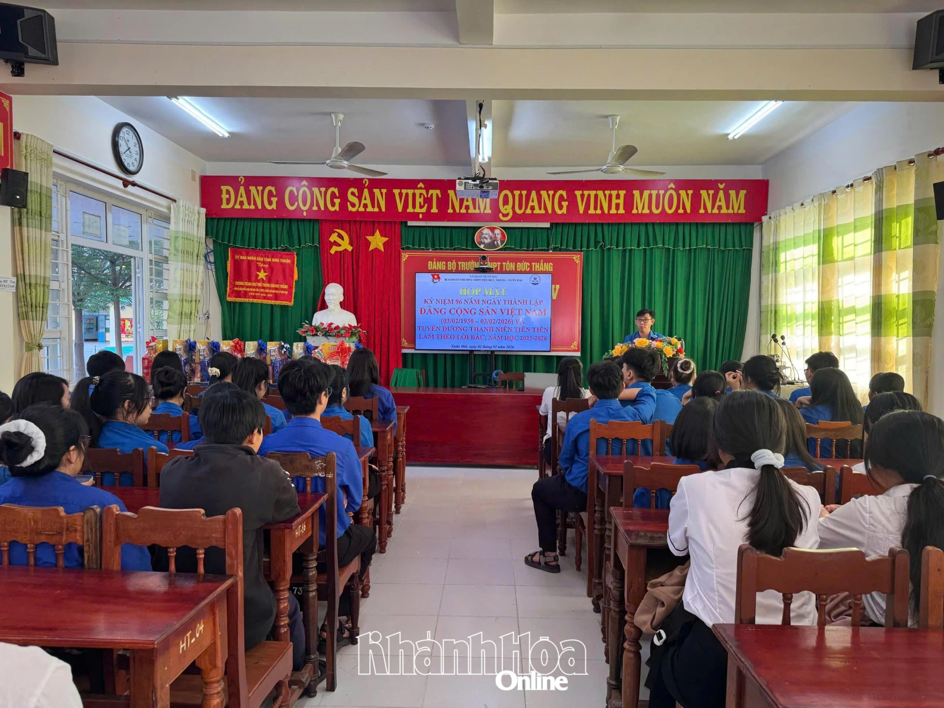 Trường THPT Tôn Đức Thắng tổ chức các hoạt động chào mừng Ngày thành lập Đảng - Báo Khánh Hòa