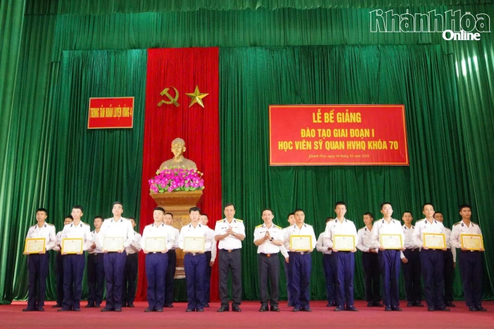 Trung tâm Huấn luyện Vùng 4 Hải quân bế giảng đào tạo giai đoạn 1 học viên sĩ quan khóa 70 Học viện Hải quân