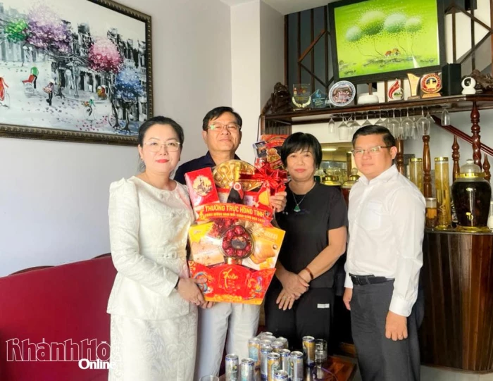 Phó Chủ tịch HĐND tỉnh Phạm Thị Xuân Trang thăm, chúc Tết gia đình các đồng chí nguyên lãnh đạo HĐND tỉnh