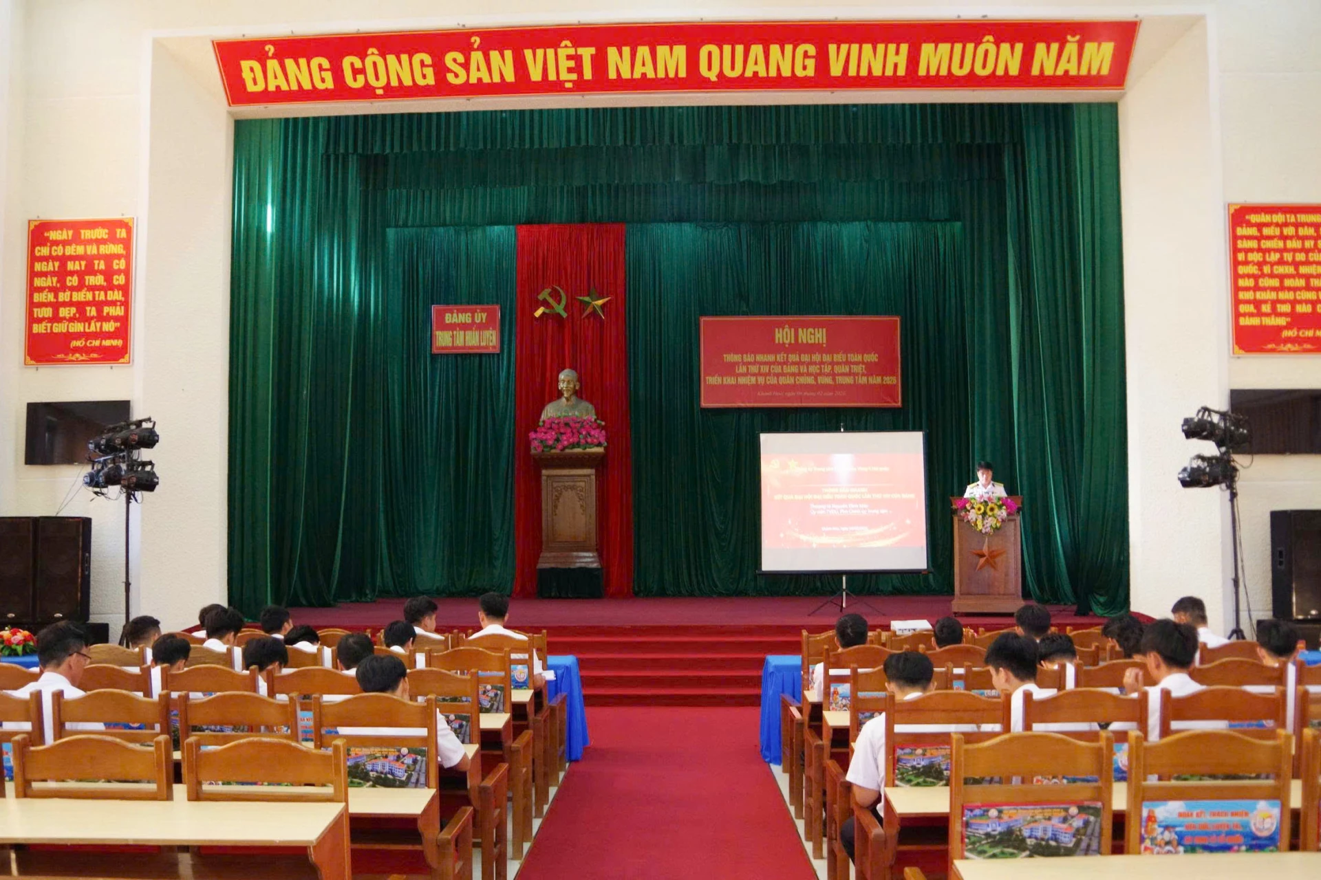 Quang cảnh hội nghị.