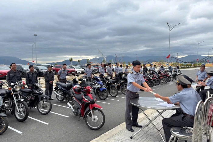 Chi đội Kiểm ngư số 4 kiểm tra công tác bảo đảm trật tự, an toàn giao thông đường bộ