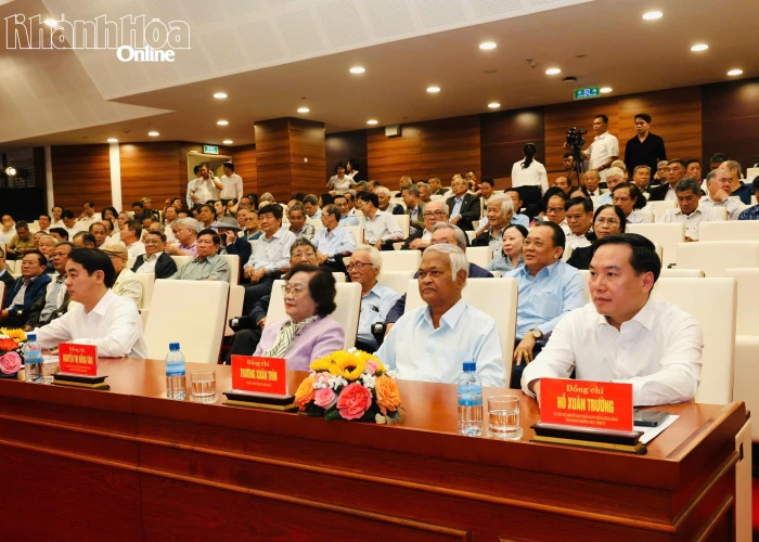 Tỉnh ủy, HĐND, UBND, Ủy ban MTTQ Việt Nam tỉnh Khánh Hòa: Gặp mặt các đồng chí nguyên Ủy viên Ban Chấp hành Đảng bộ tỉnh