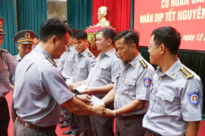 Chi đội Kiểm ngư số 4 tổ chức các hoạt động chính sách nhân dịp Tết Bính Ngọ