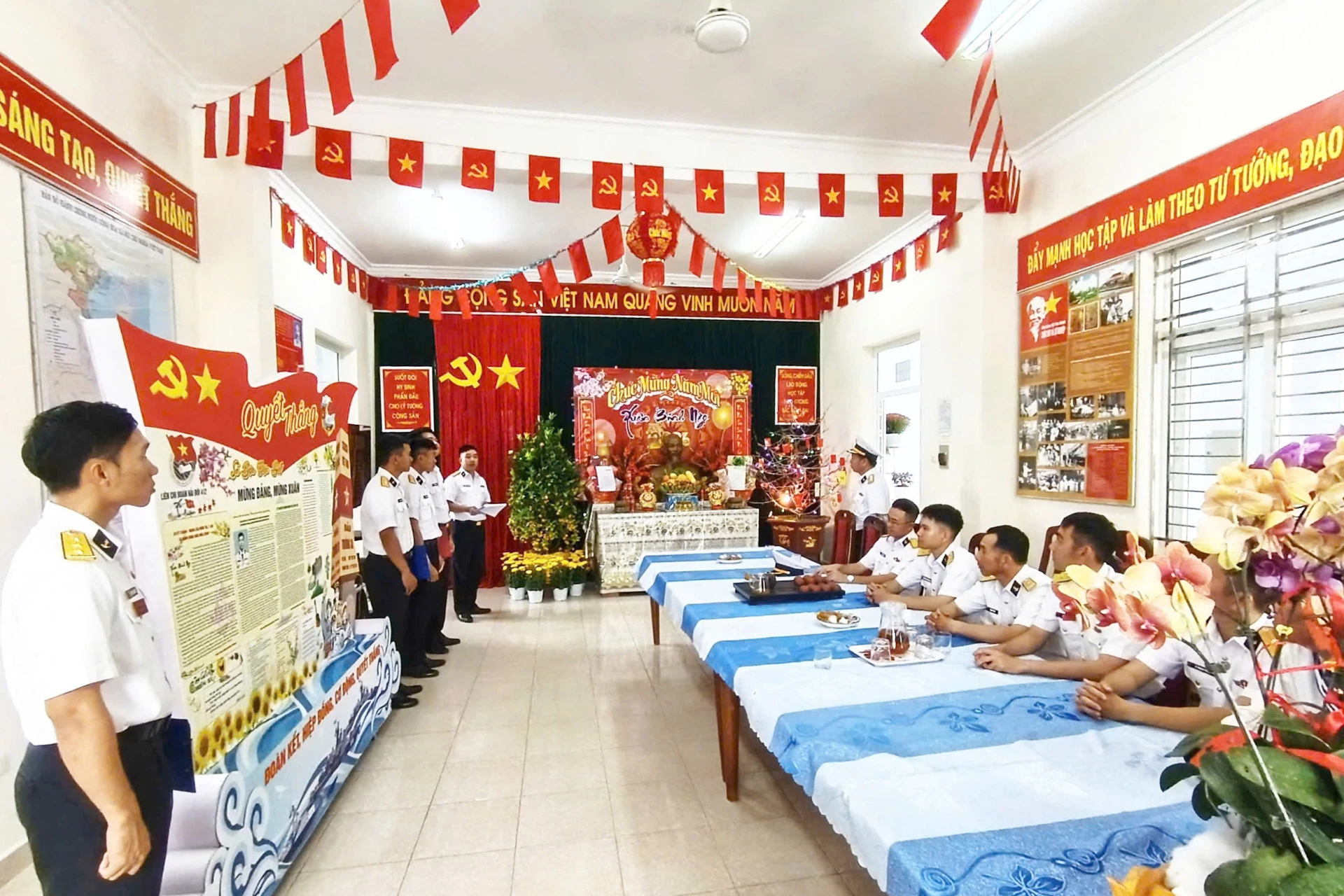 Các đội thi phòng đón Xuân.