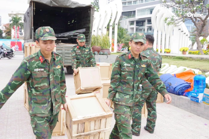 Bộ Chỉ huy Quân sự tỉnh Khánh Hòa lắp ráp, hoàn thiện các trận địa pháo hoa phục vụ đêm giao thừa