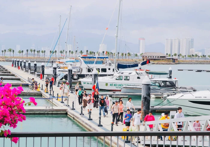 Hơn 3.500 khách du lịch tàu biển đến Nha Trang trong mùng 4 Tết