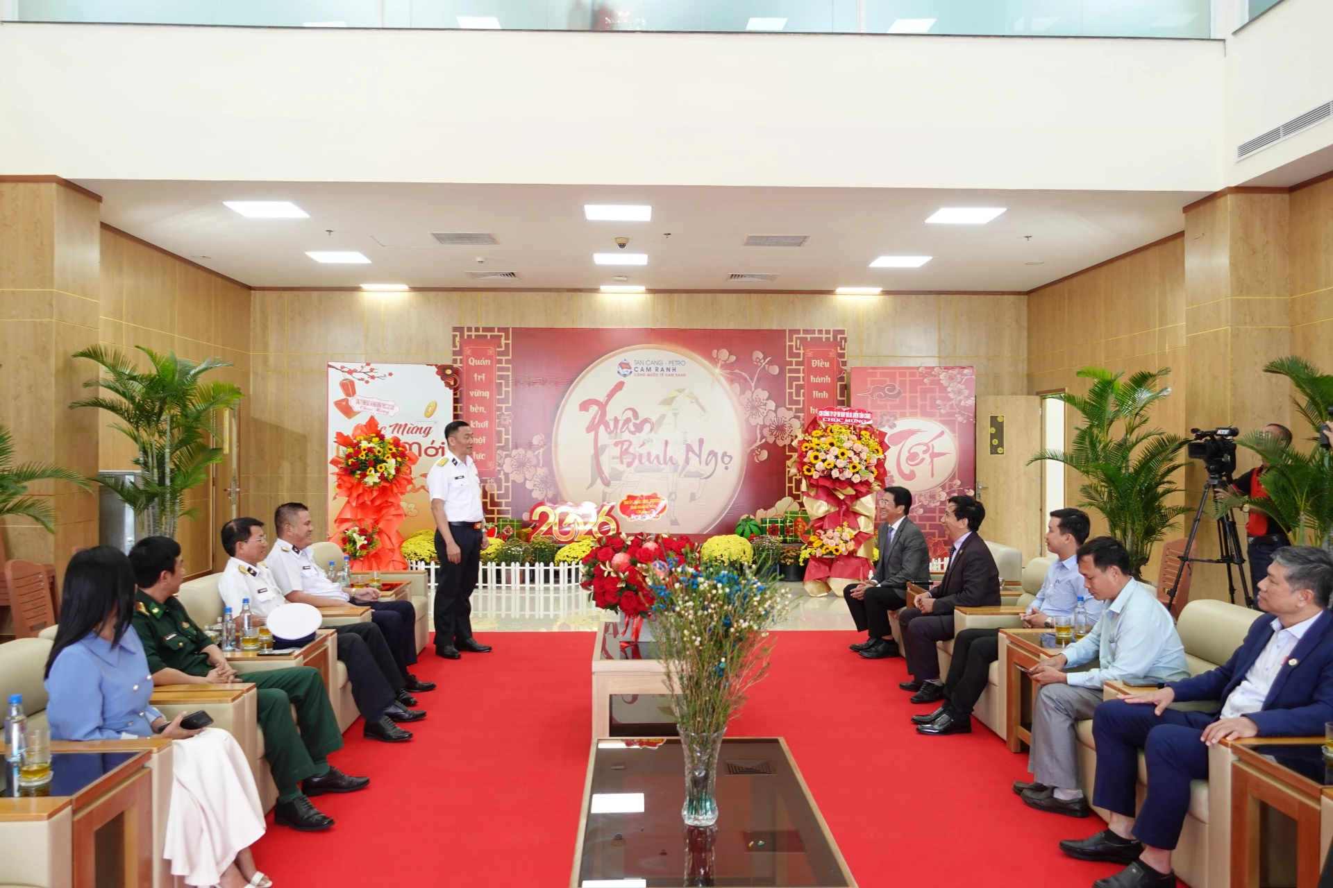 Lãnh đạo Công ty TNHH Tân Cảng - Petro Cam Ranh phát biểu tại buổi gặp mặt đầu năm.