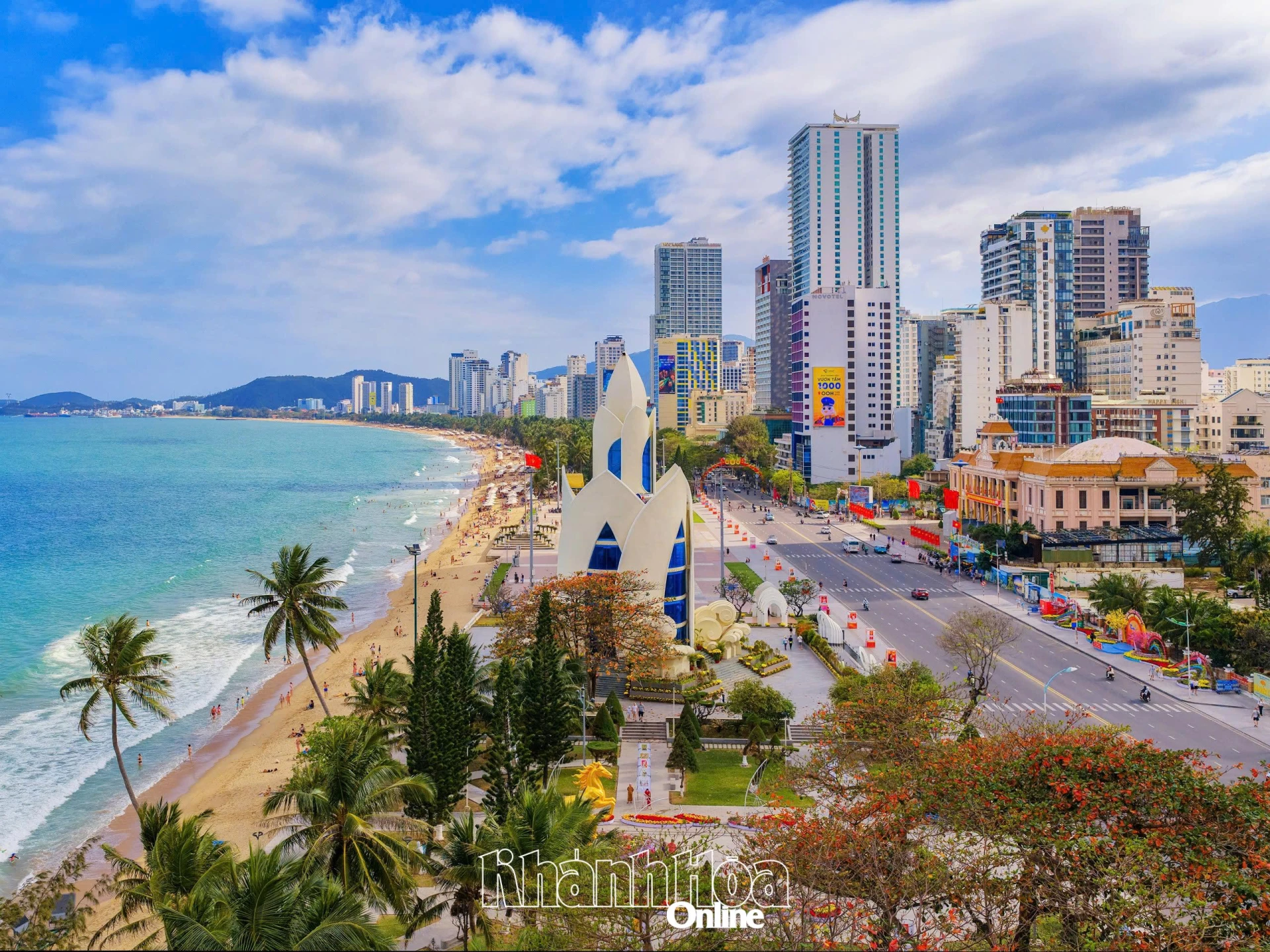 Nha Trang điểm đến hấp dẫn du khách trong nước và quốc tế. Ảnh: VƯƠNG MẠNH CƯỜNG