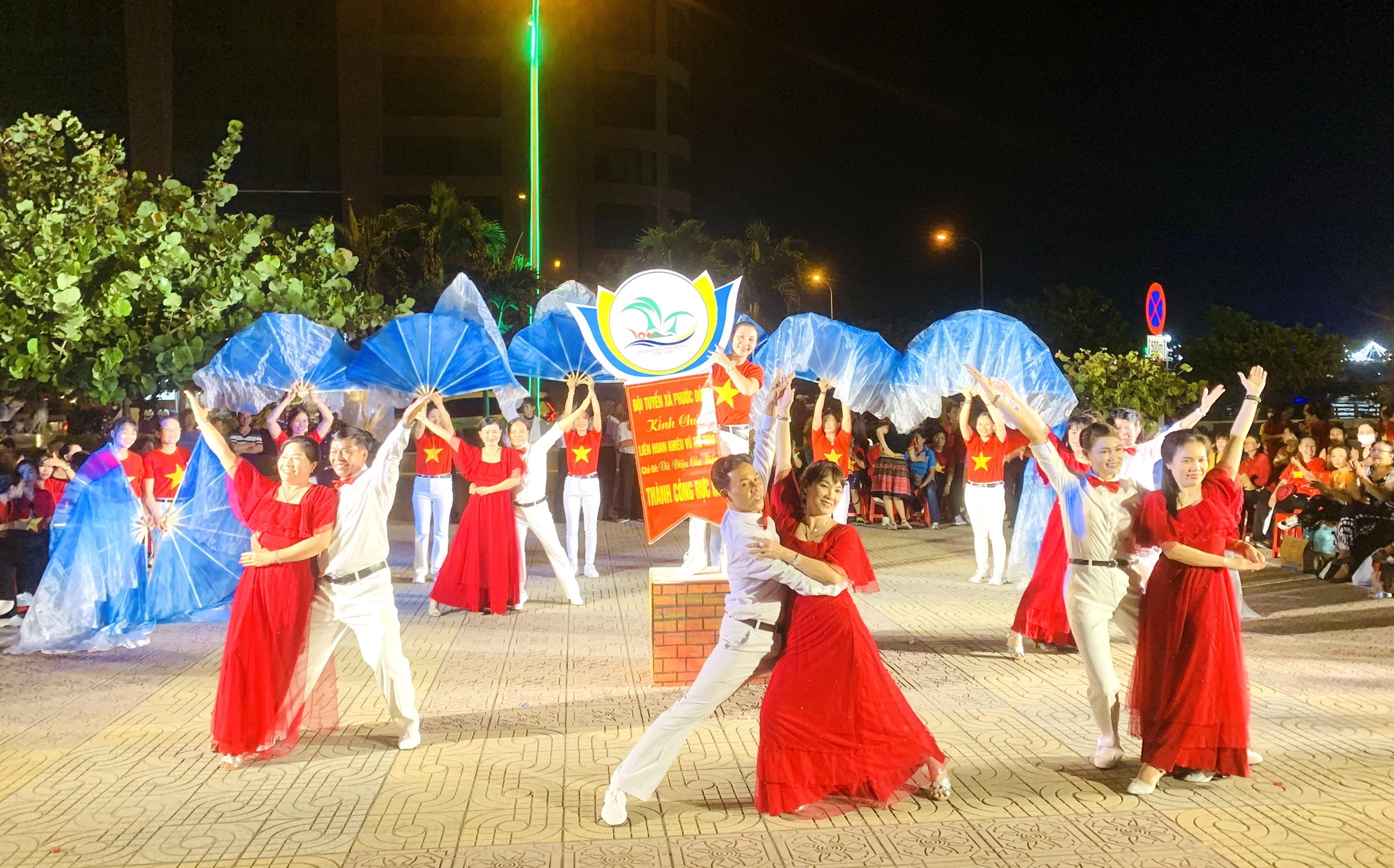 Hơn 750 người tham gia Liên hoan khiêu vũ thể thao với chủ đề “Vũ điệu của biển”