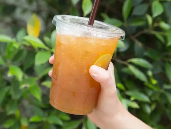 Điều gì xảy ra khi uống quá nhiều trà chanh?