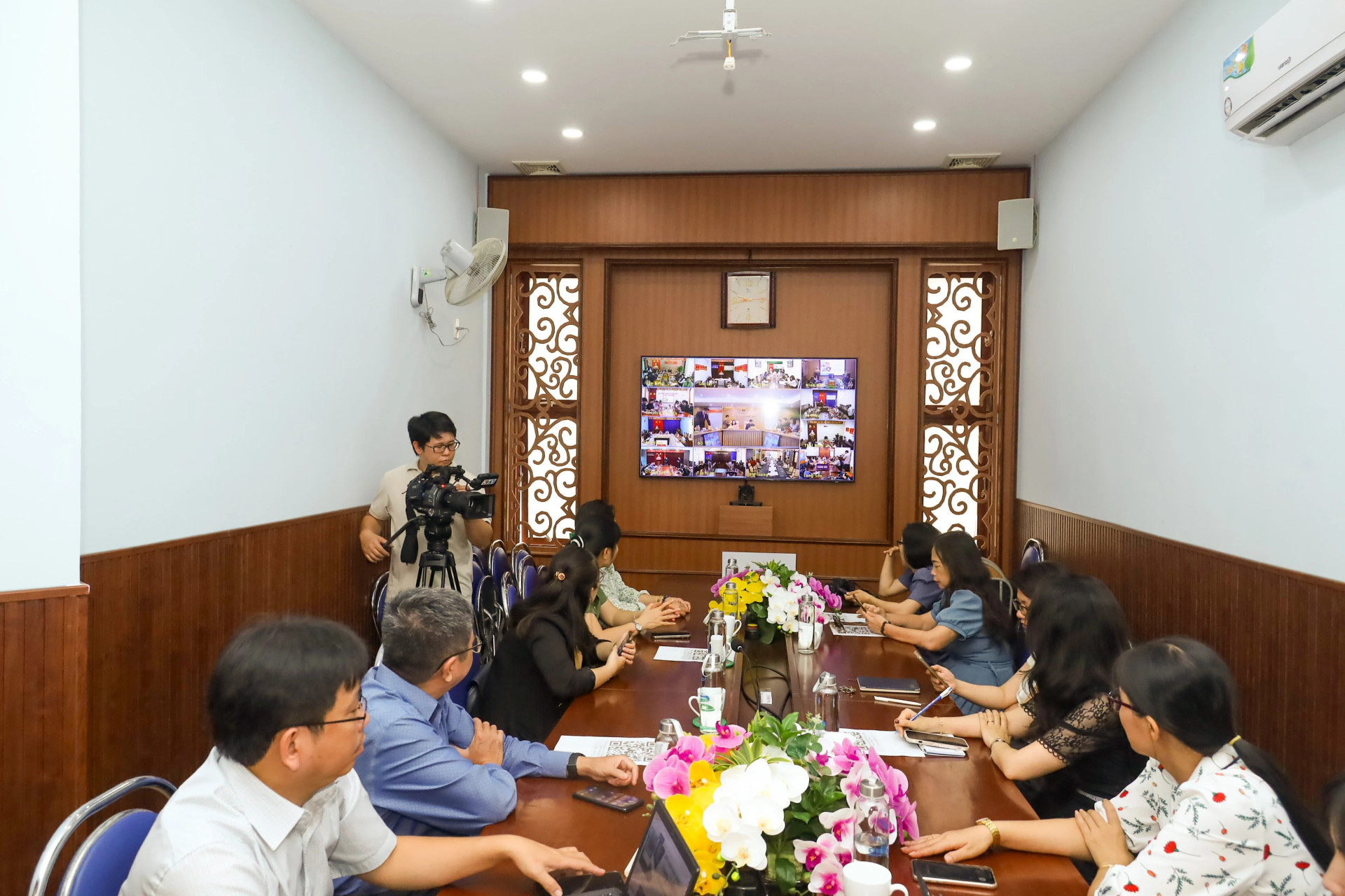 The representatives attending the launching ceremony in Khanh Hoa

