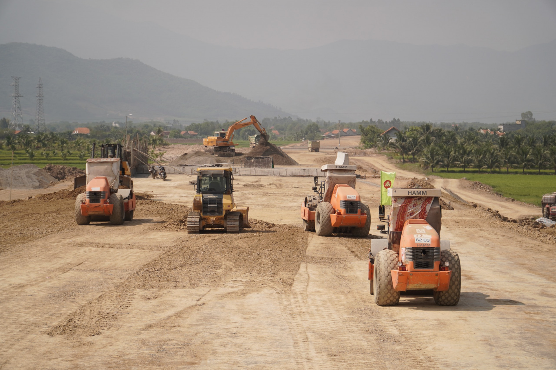 Thi công công trình đường bộ cao tốc Vân Phong - Nha Trang.