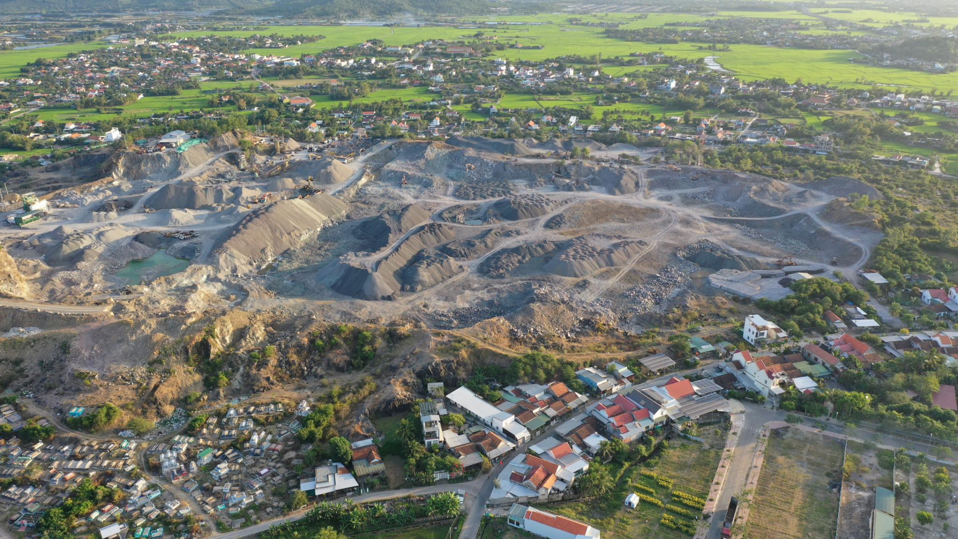 Mỏ khoáng sản trên địa thị xã Ninh Hòa.