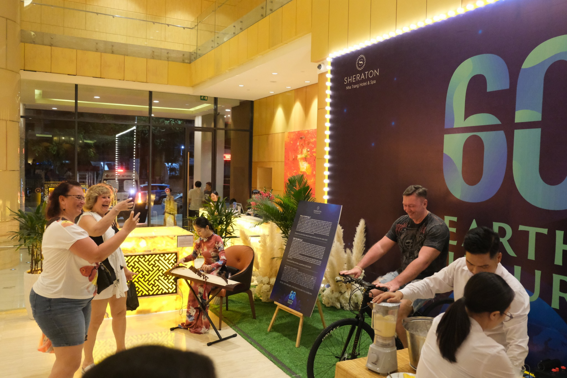 Tourists experience cycling to create energy to run a blender.

