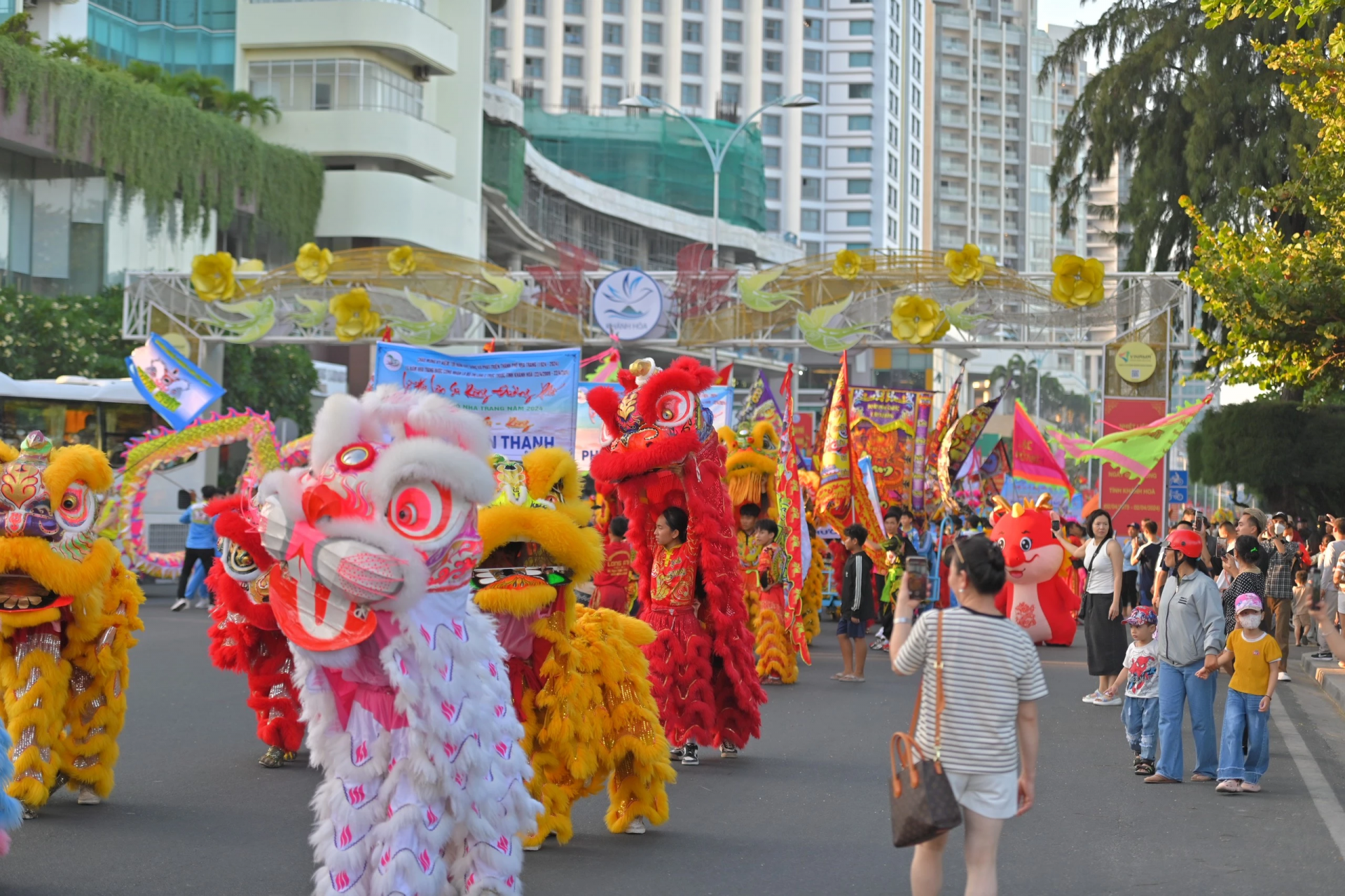 Unicorn-lion-dragon clubs parade along Tran Phu Street

