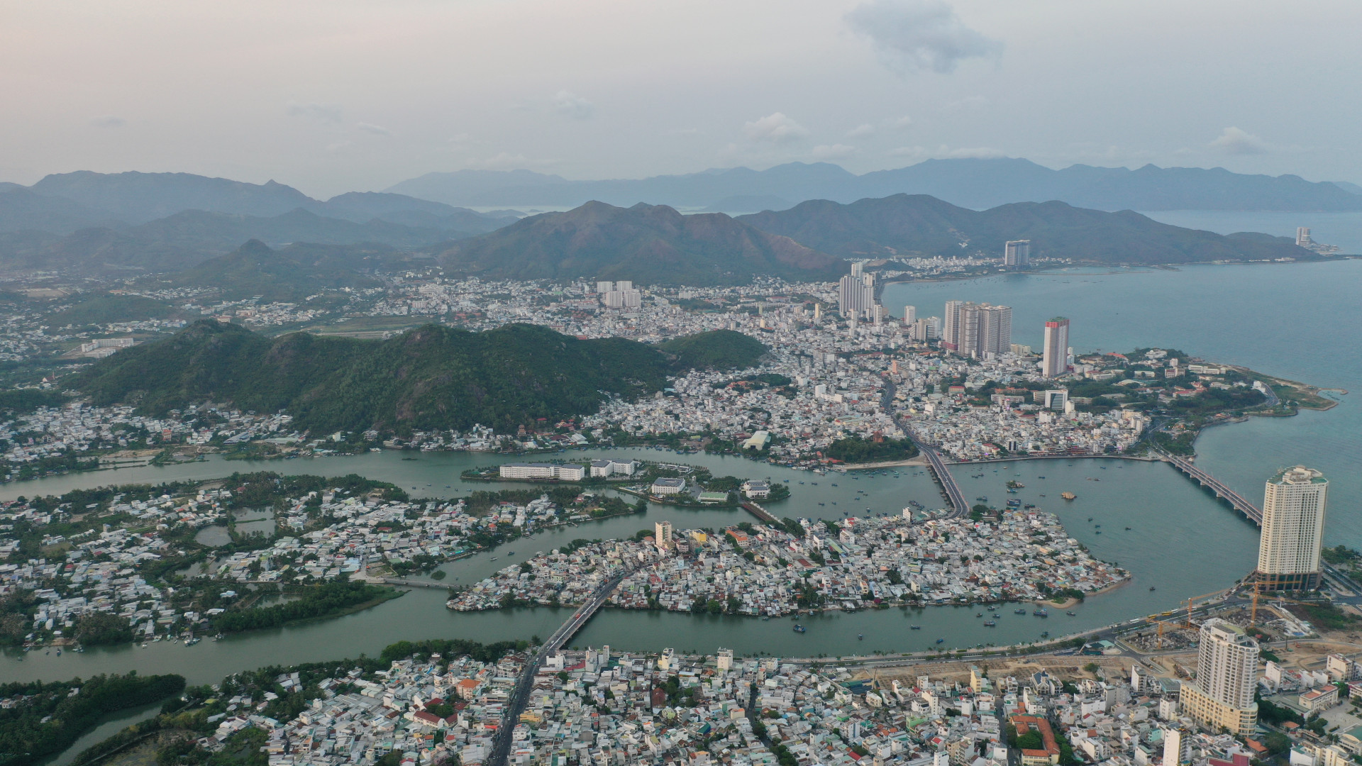 Dòng sông Cái Nha Trang.