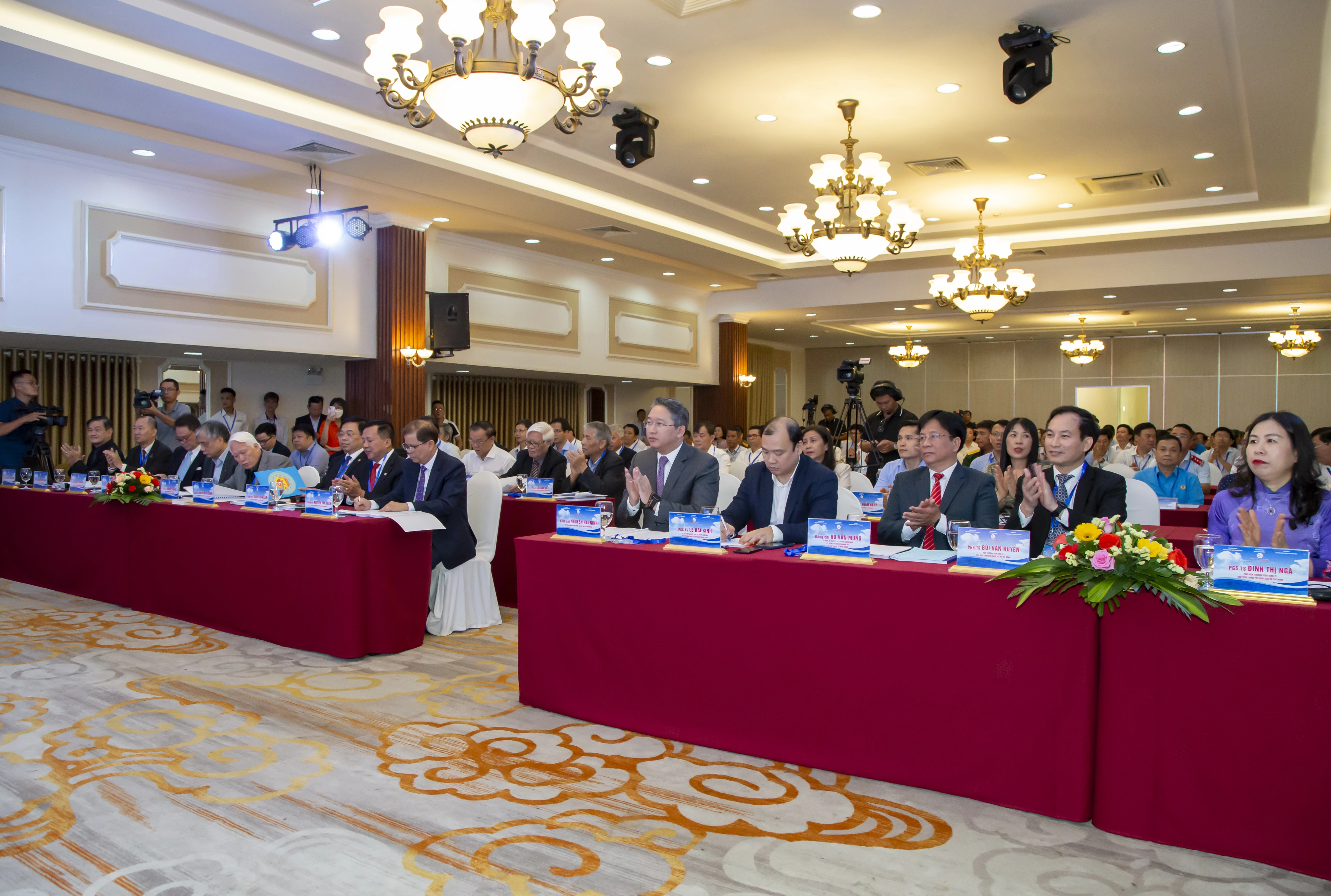 Hội thảo khoa học “Thành phố biển Nha Trang - Khánh Hòa phồn vinh và hạnh phúc”