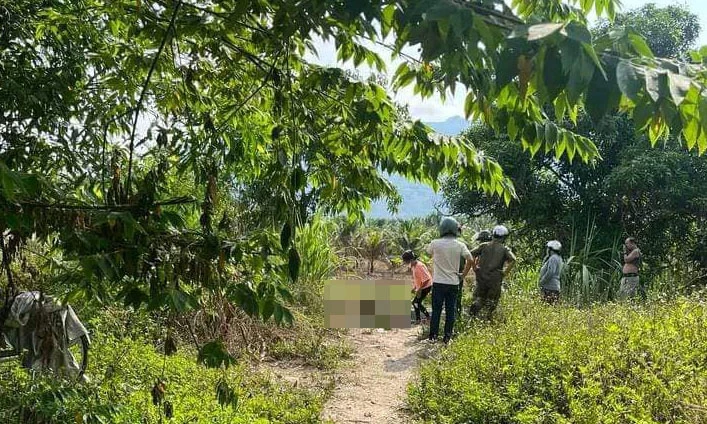 Phát hiện người đàn ông tử vong trong vườn nhà