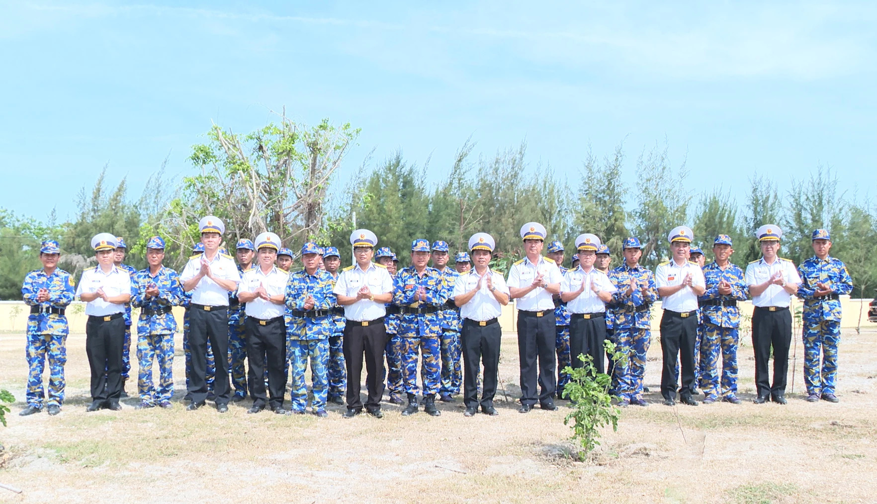 Tư lệnh Vùng 4 Hải quân kiểm tra huấn luyện chiến sĩ mới tại Lữ đoàn 101