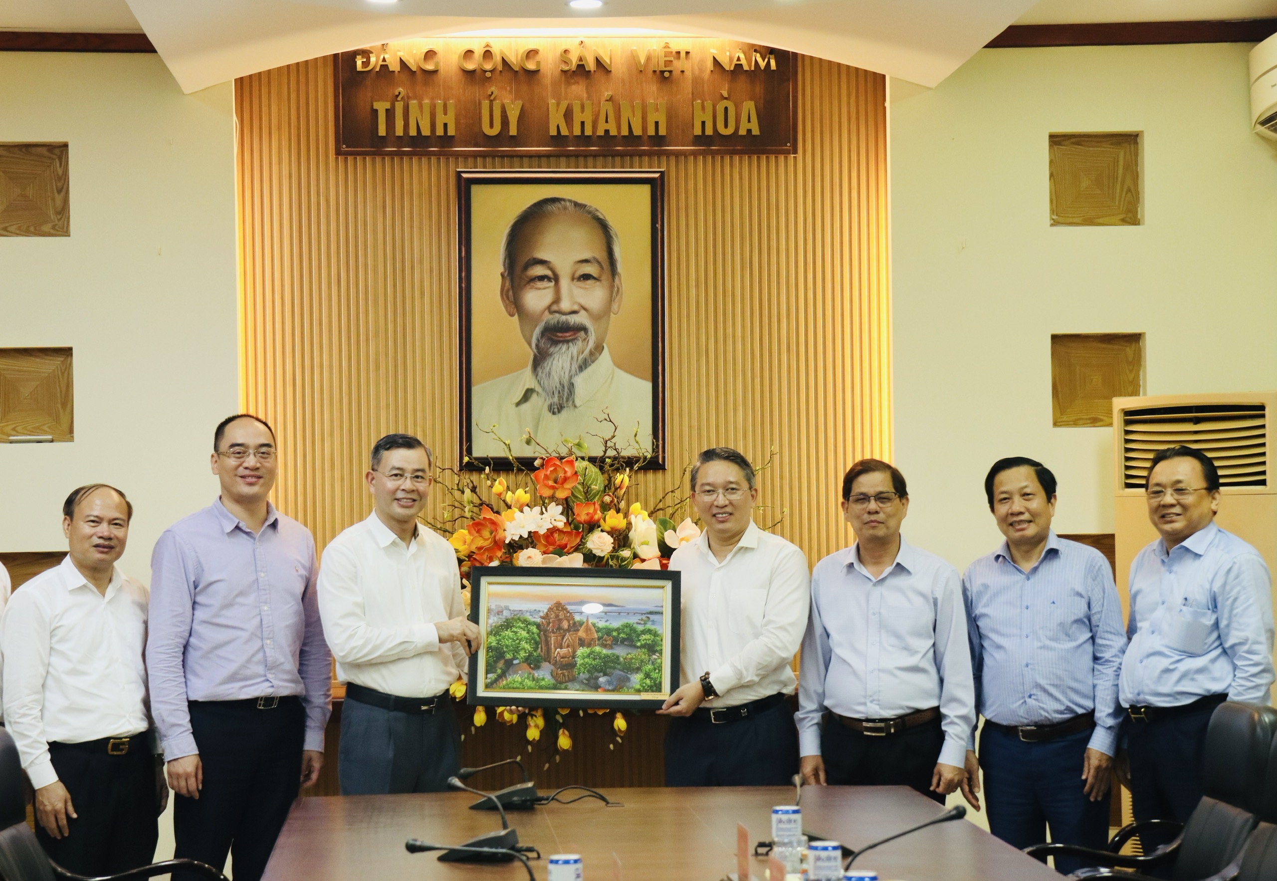 Tổng Kiểm toán Nhà nước Ngô Văn Tuấn làm việc với lãnh đạo tỉnh Khánh Hòa