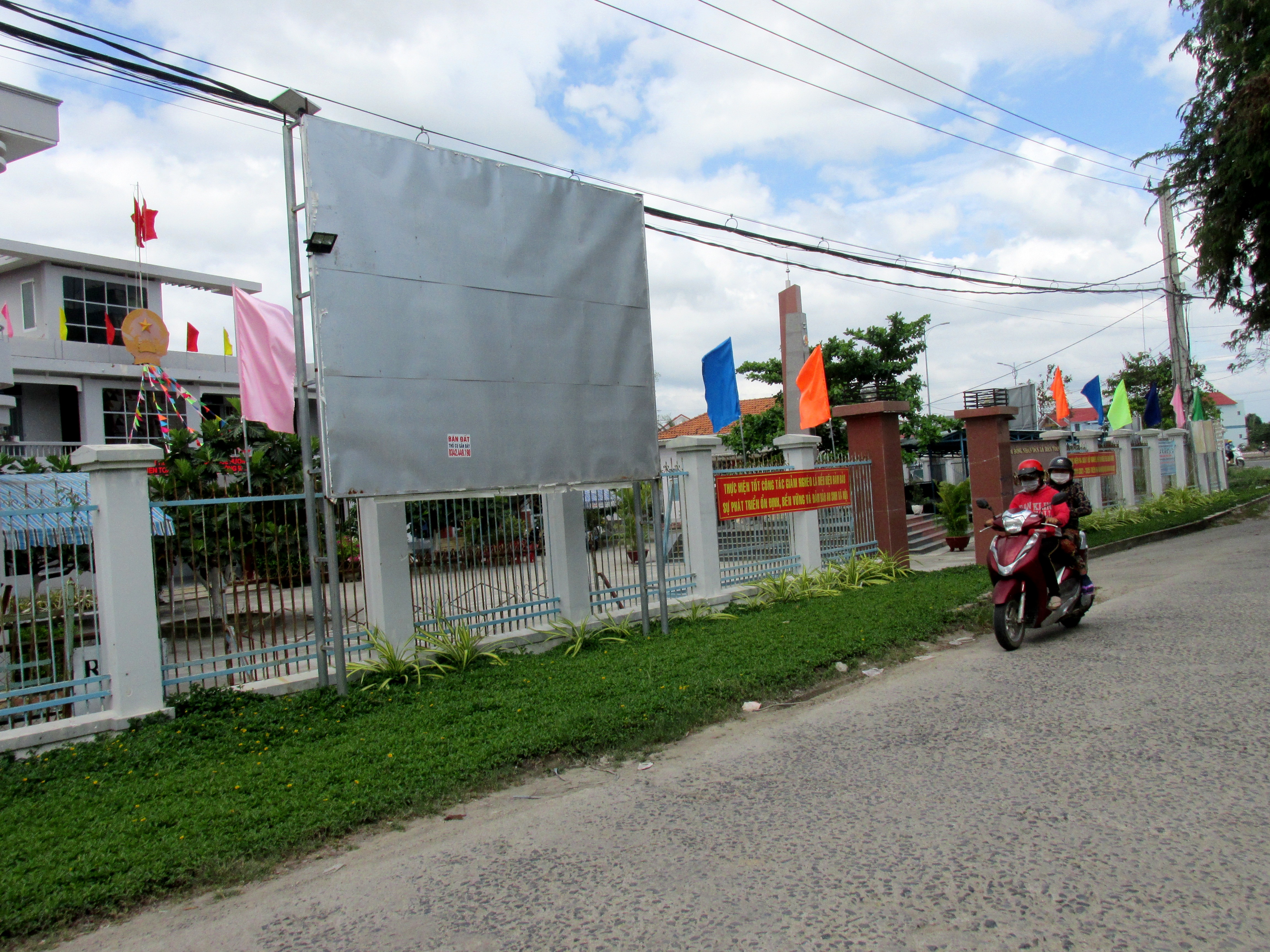 Cần làm mới pa nô tuyên truyền