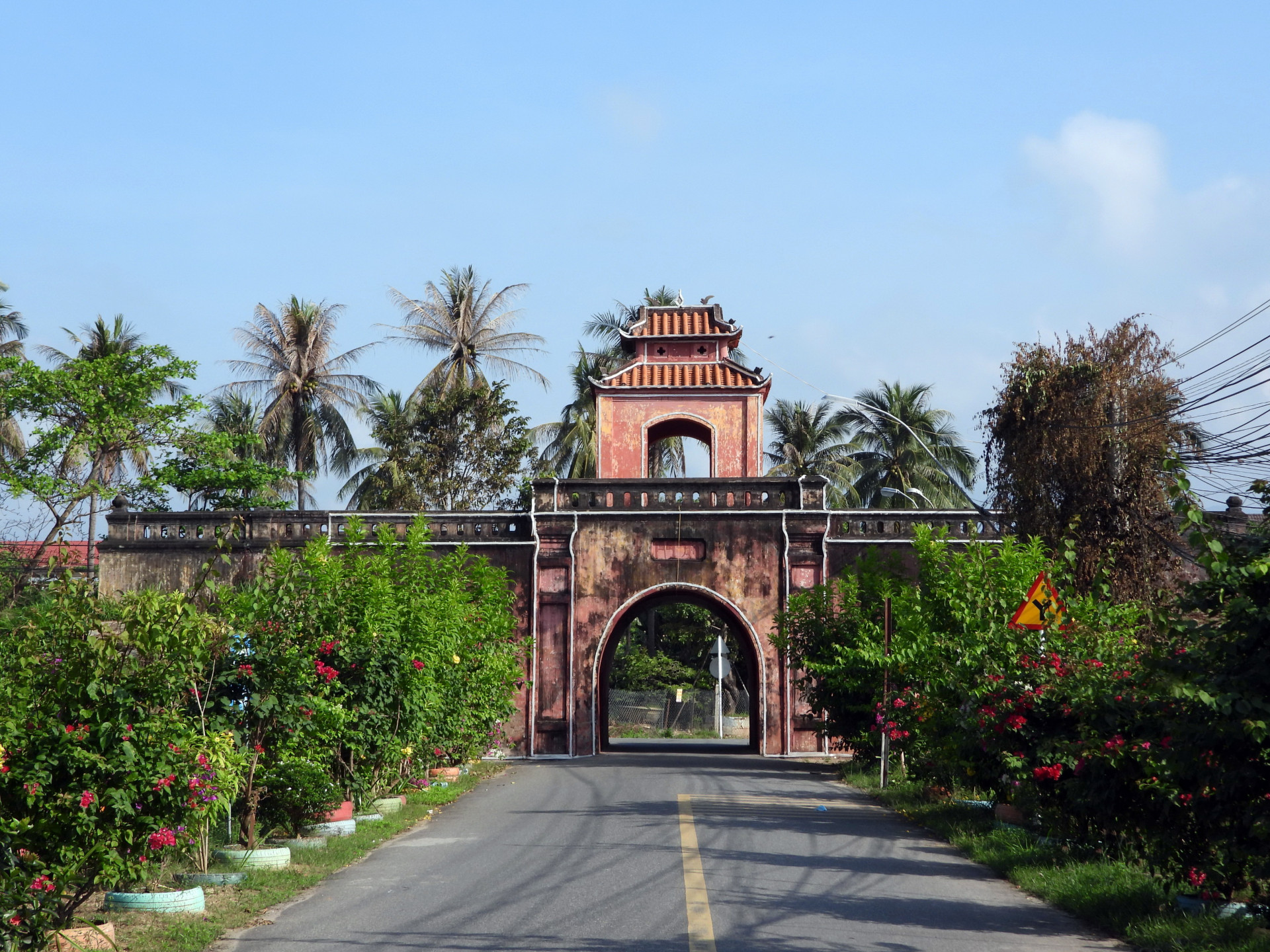 Cổng Tiền (huyện Diên Khánh). Ảnh: Thiện Tâm