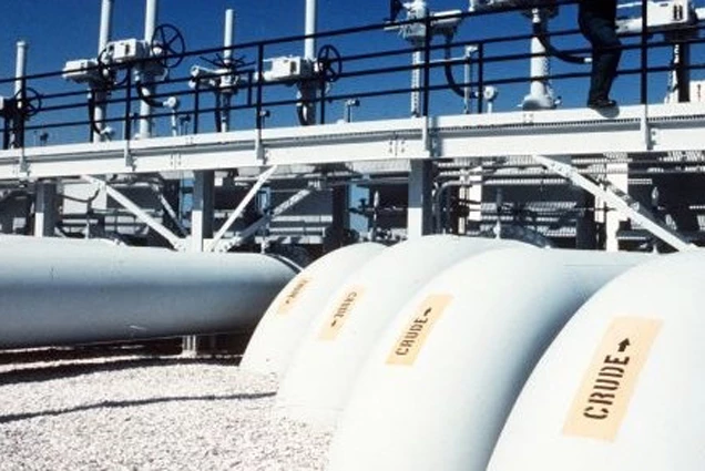 Giá xăng dầu hôm nay (15-3): Trượt mốc 85 USD/thùng