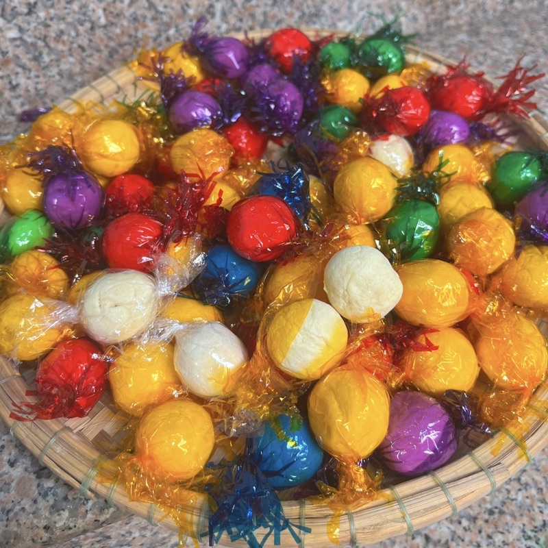 Những viên kẹo đậu xanh nhiều màu