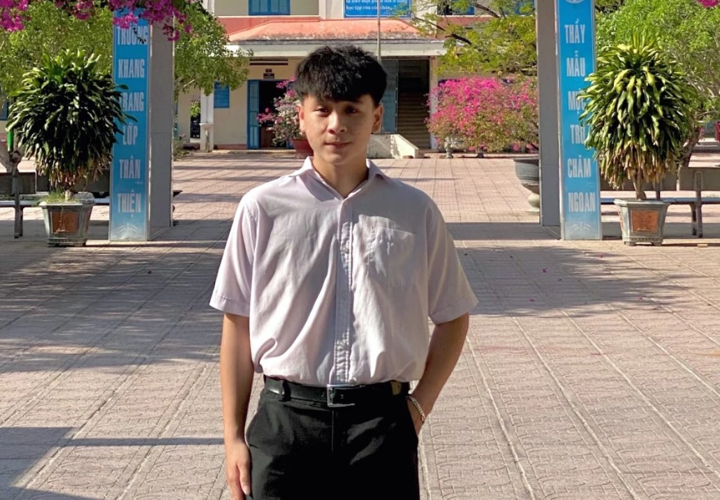 Một học sinh trả lại 490 triệu đồng cho người chuyển khoản nhầm