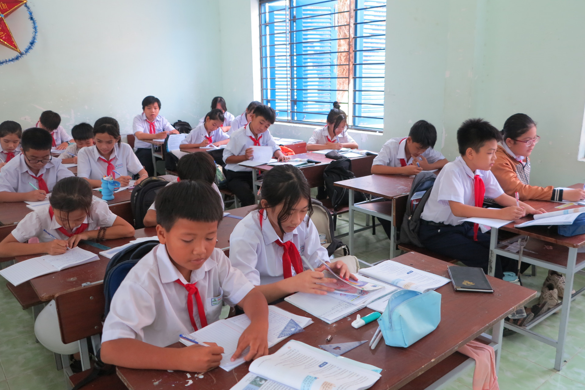 Tiết học tại Trường THCS Phạm Ngũ Lão (thị xã Ninh Hòa). 