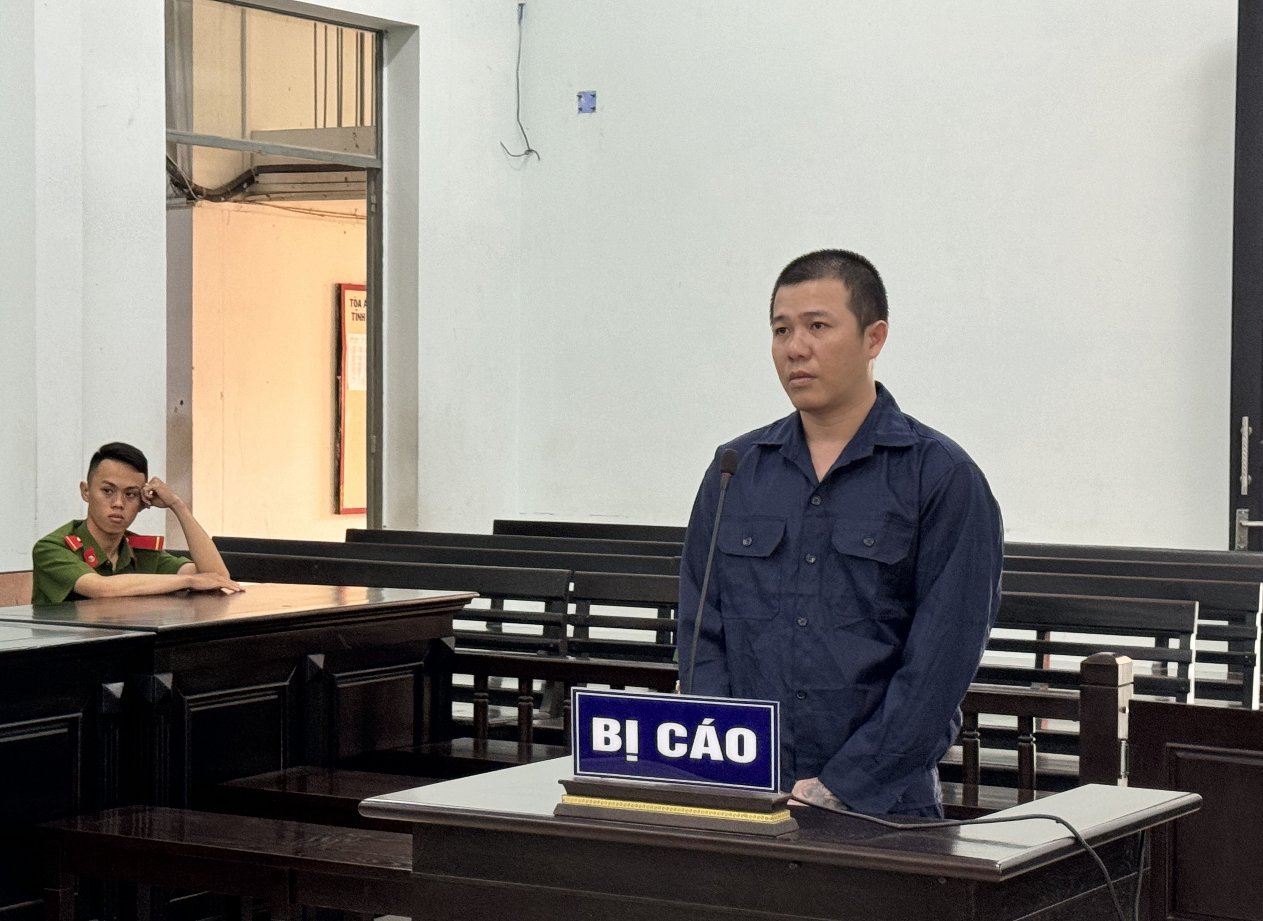 Vào tù vì bắn chủ nợ