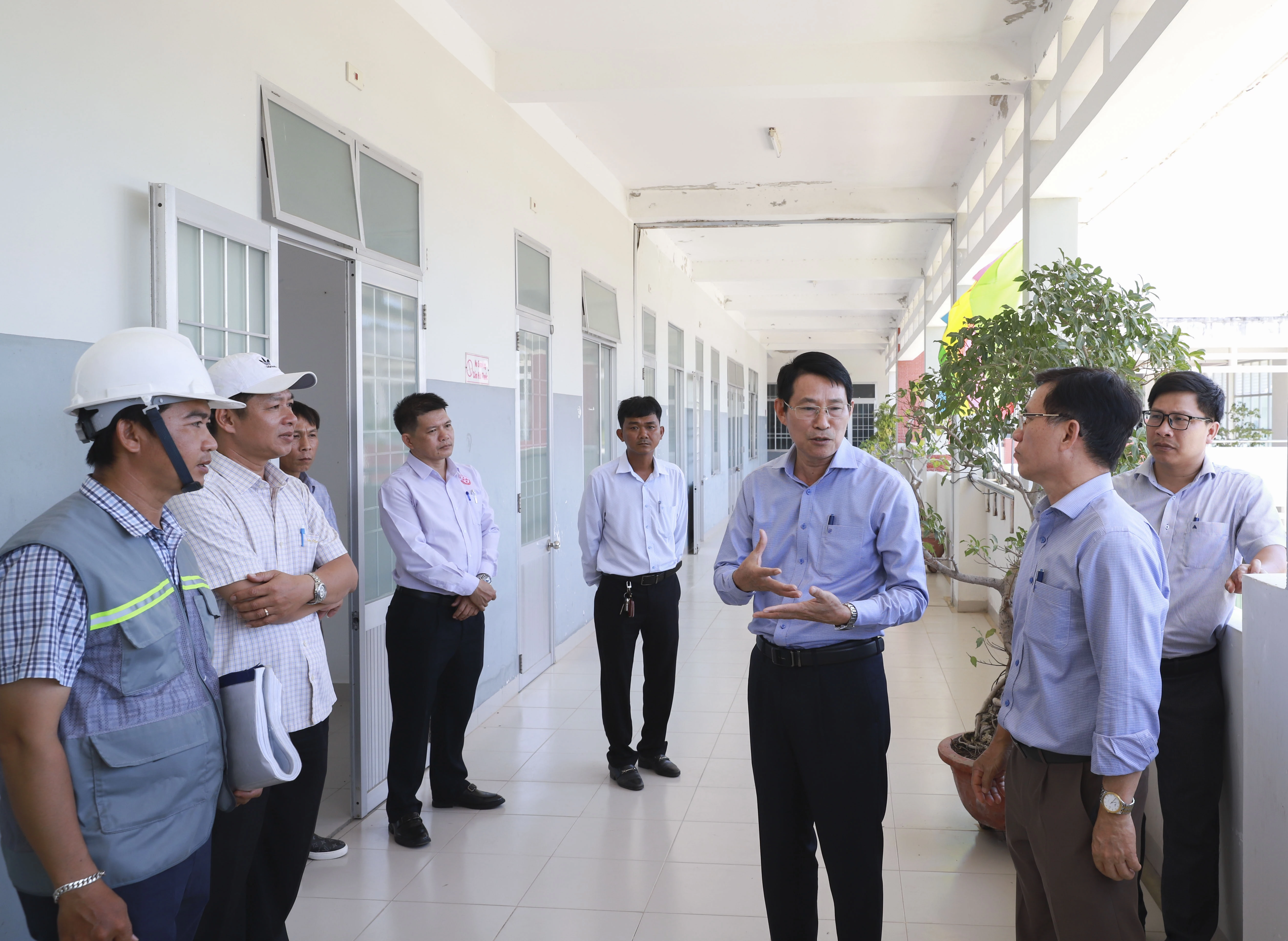 Phó Chủ tịch UBND tỉnh Đinh Văn Thiệu kiểm tra tiến độ 2 dự án trên địa bàn huyện Vạn Ninh