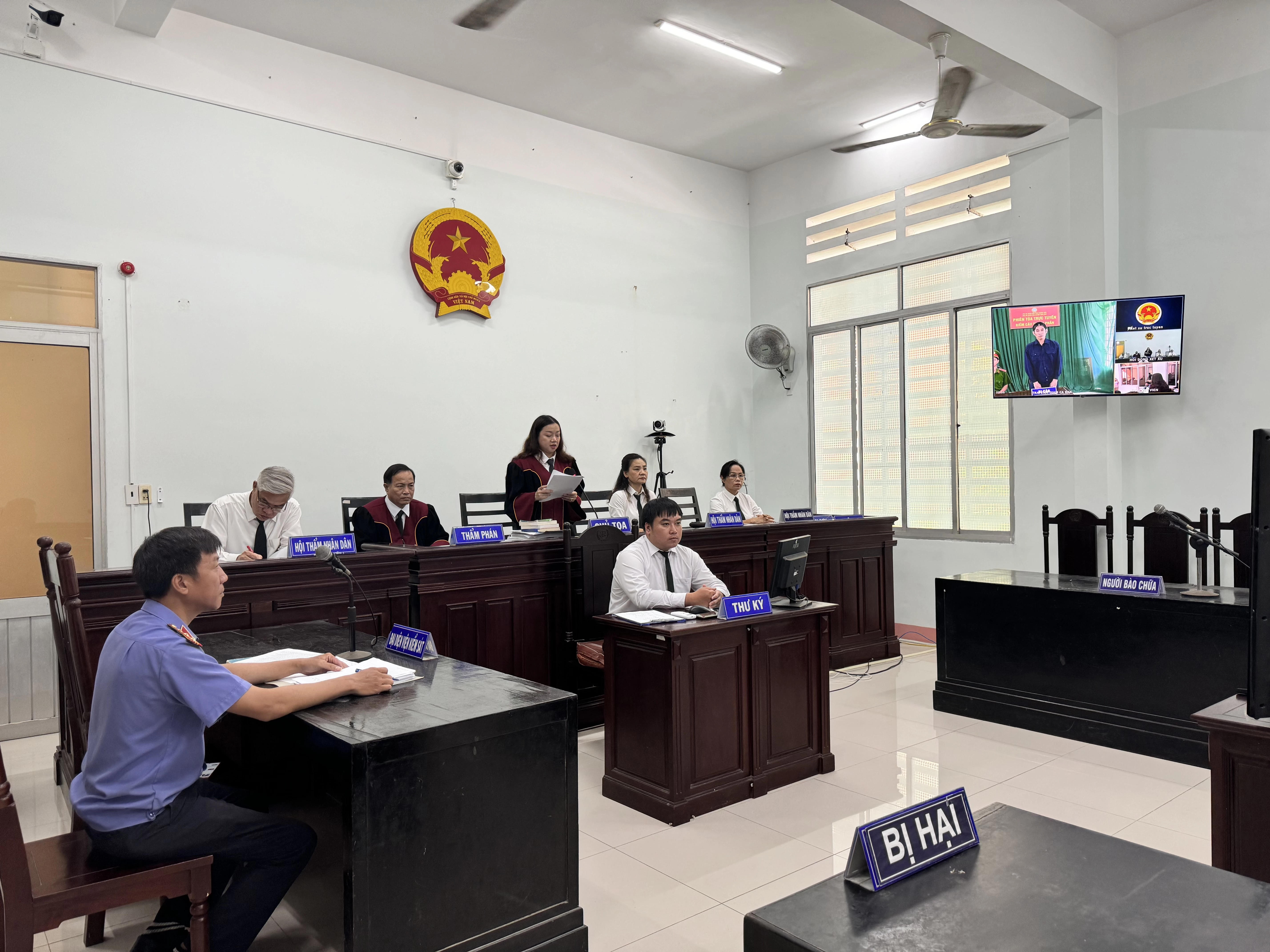 Vào tù vì tàng trữ ma túy