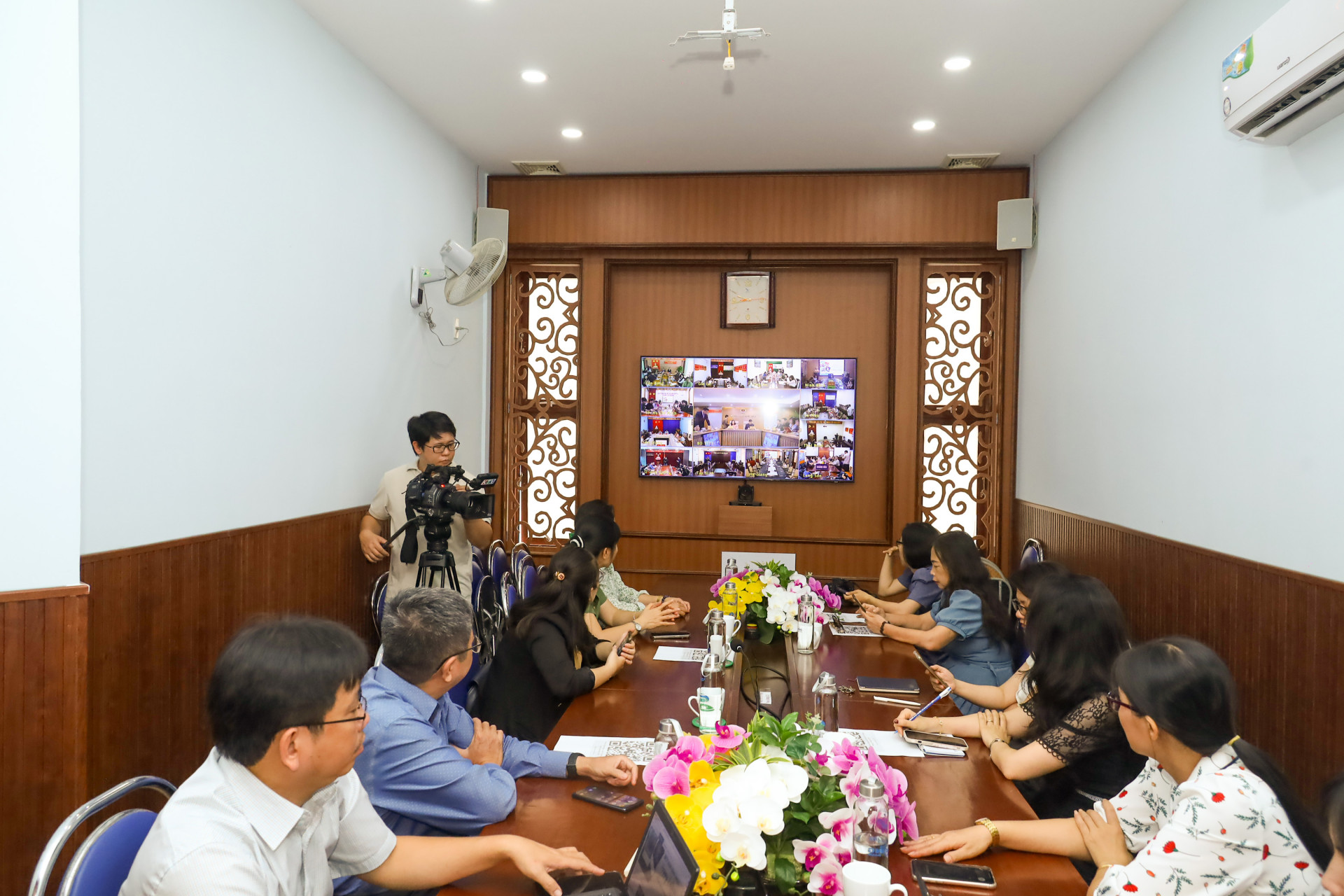 Hình ảnh tham dự lễ phát động cuộc thi ảnh, video “Việt Nam hạnh phúc - Happy Vietnam” tại điểm cầu tỉnh Khánh Hòa.