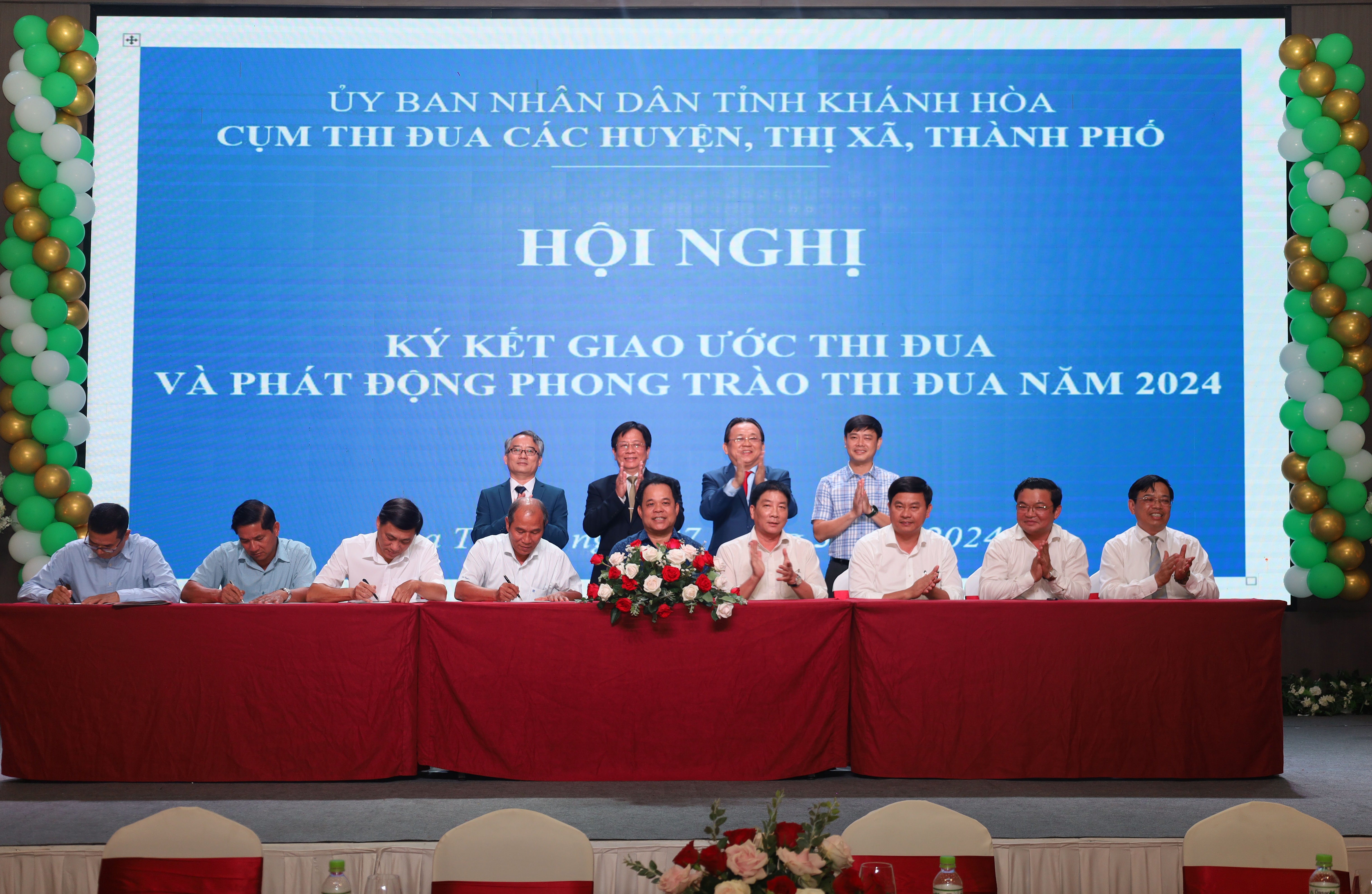 Cụm thi đua các huyện, thị xã, thành phố: Ký kết giao ước thi đua năm 2024