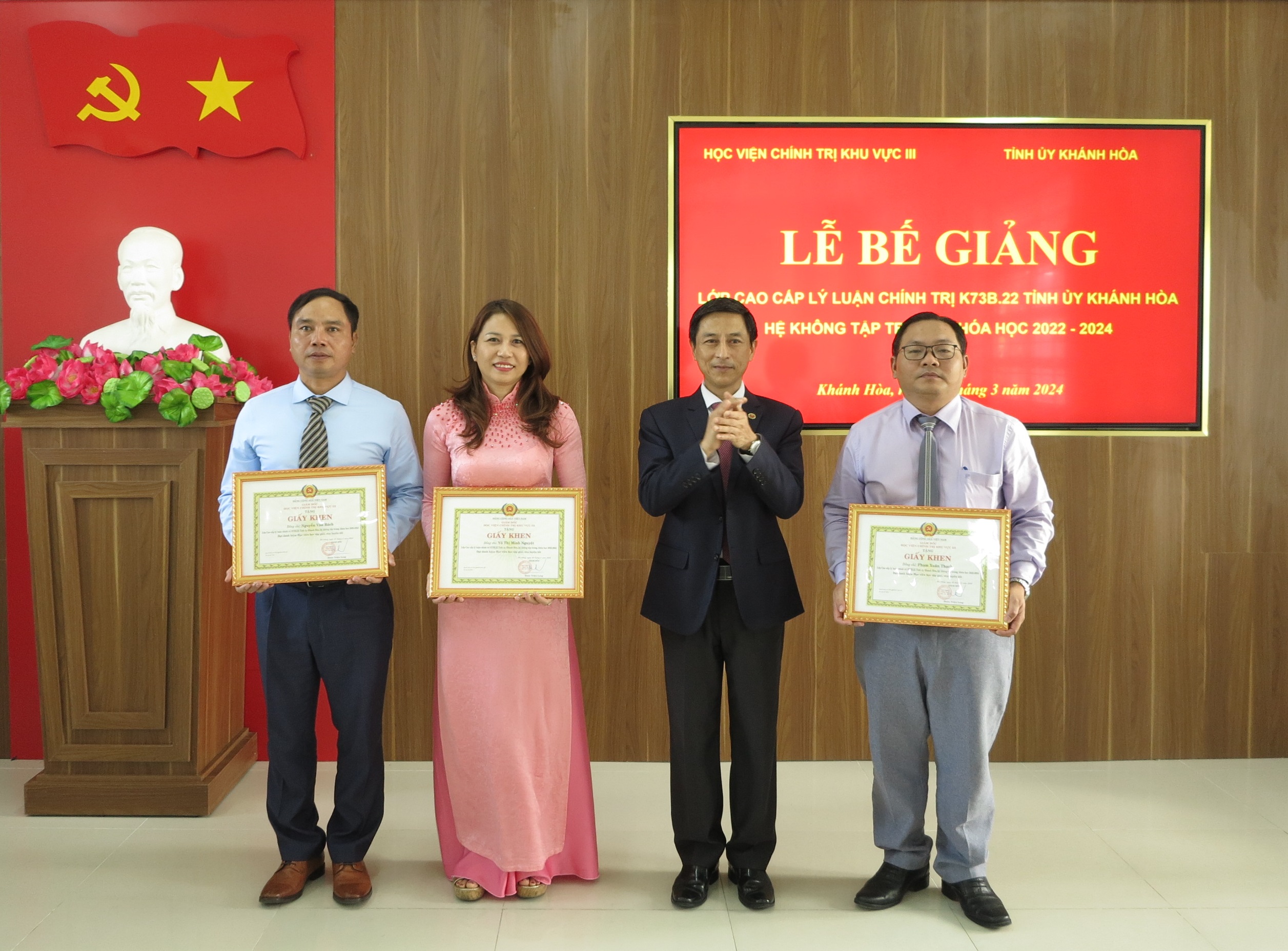 Bế giảng lớp cao cấp lý luận chính trị K73B.22