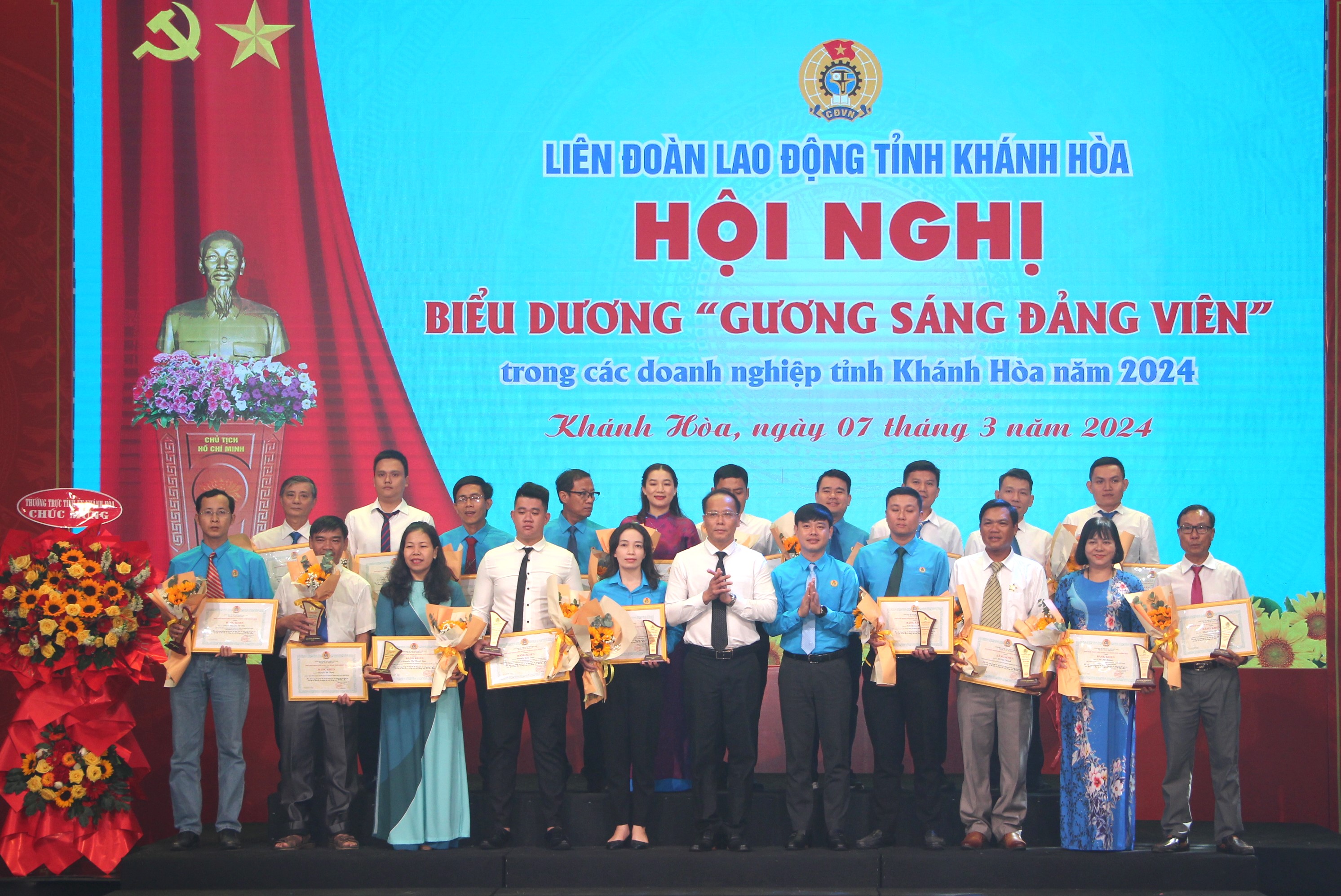 Biểu dương 94 “Gương sáng đảng viên” trong các doanh nghiệp