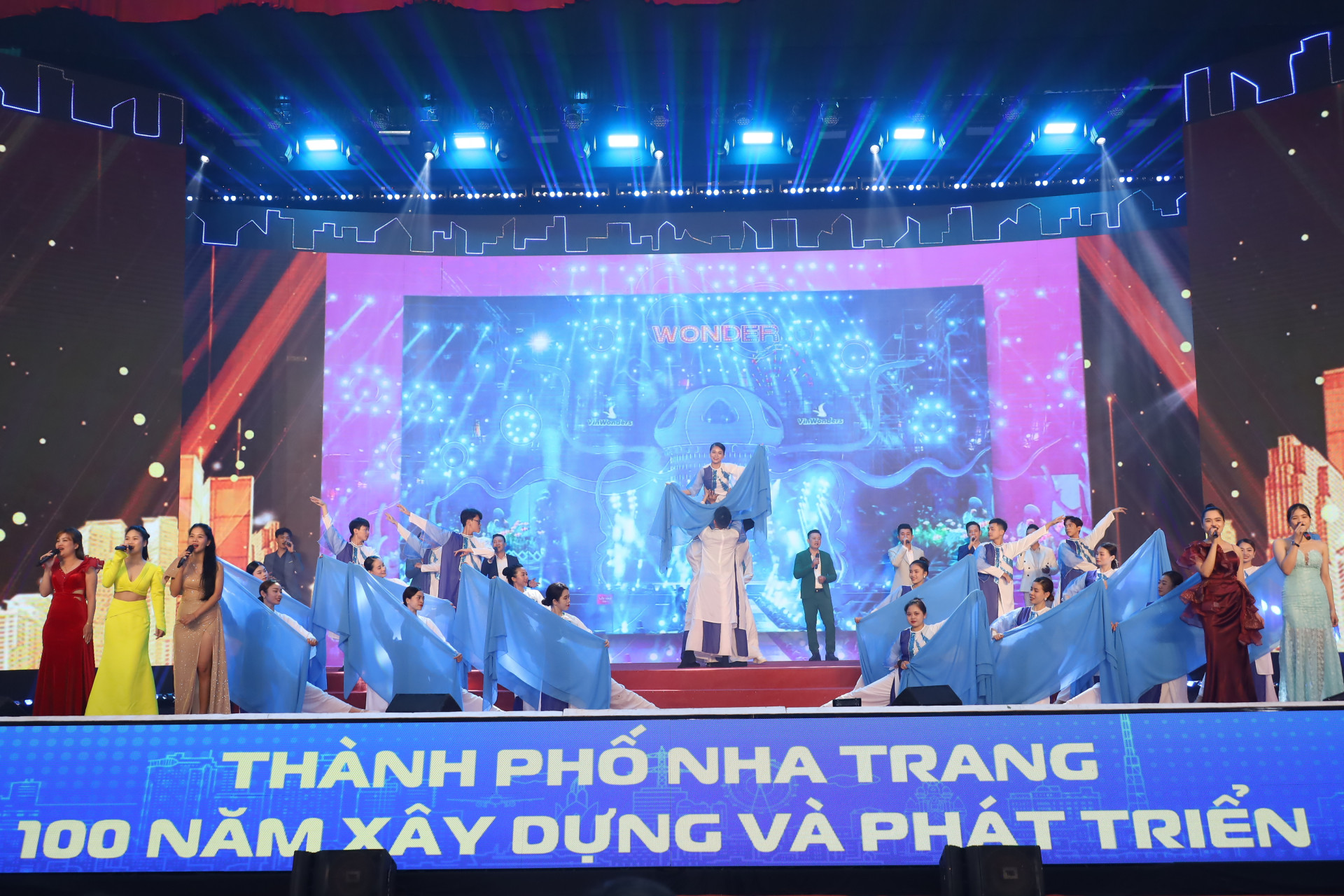 Tiết mục hát múa Xin chào Nha Trang sẽ được biểu diễn trong chương trình.