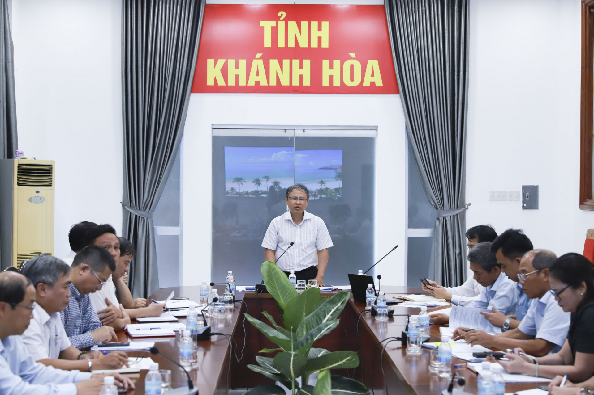 Đồng chí Trần Hòa Nam phát biểu chỉ đạo tại cuộc họp.