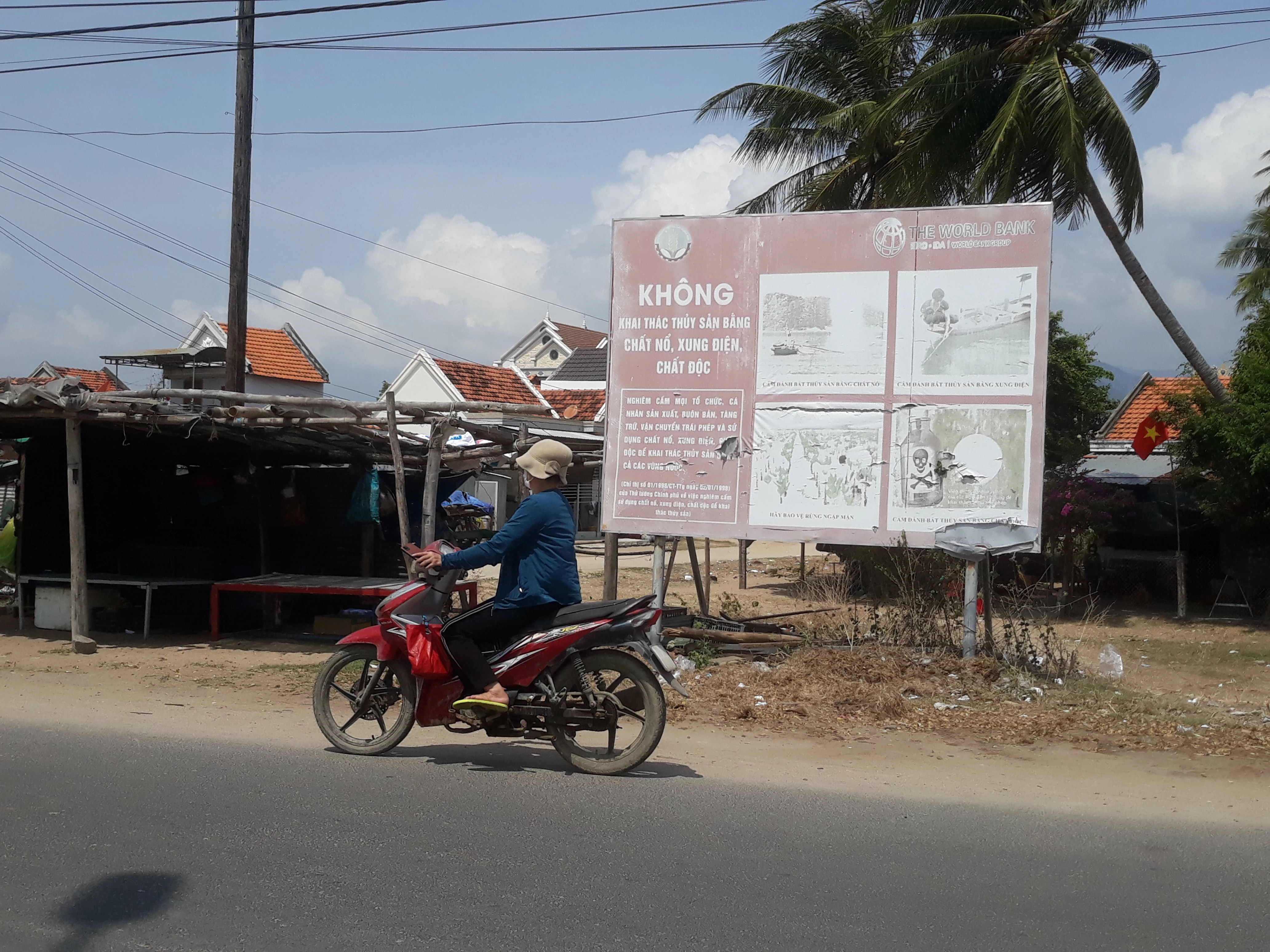 Pa nô tuyên truyền đã cũ