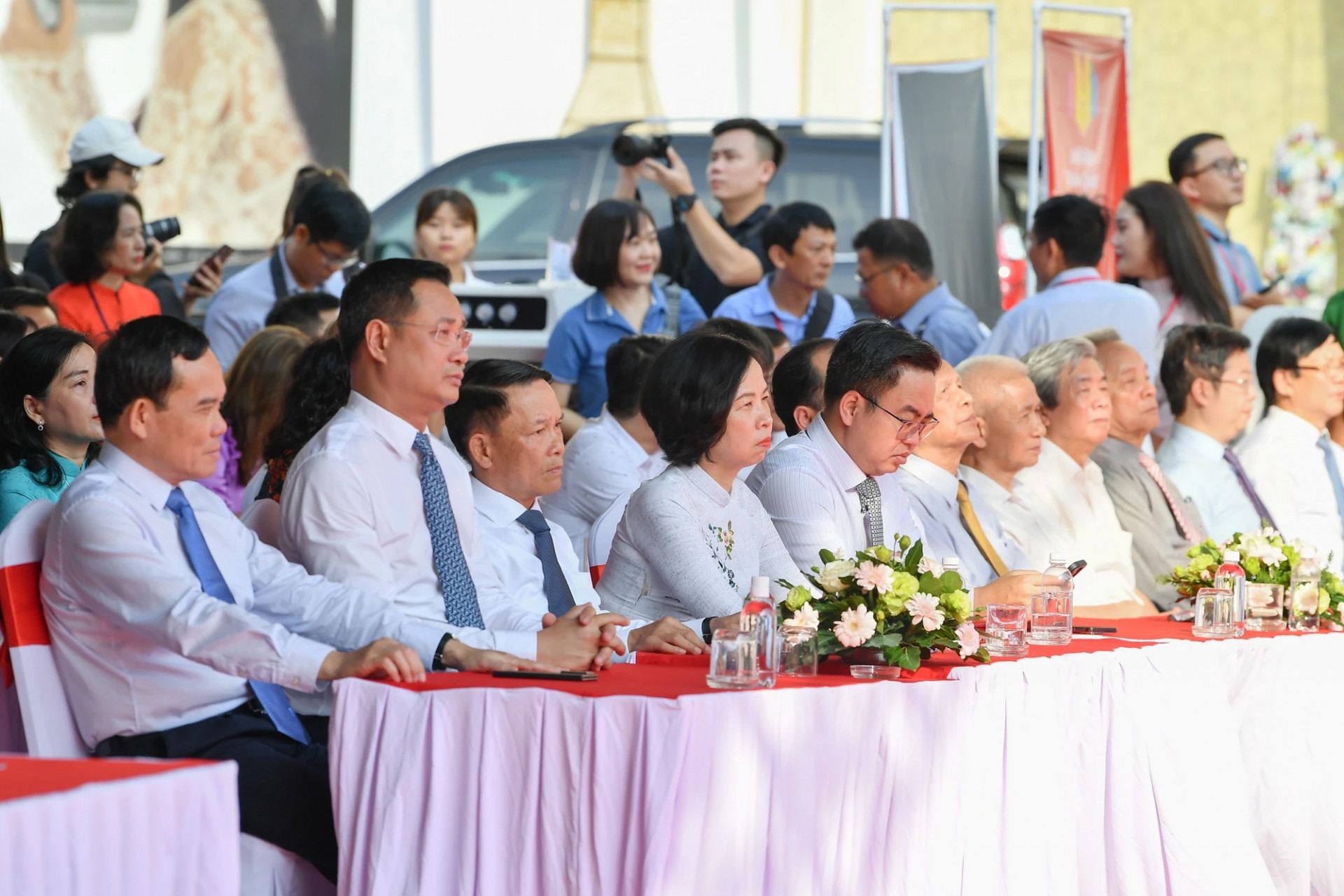 Đồng chí Trần Lưu Quang, Ủy viên Trung ương Đảng, Phó Thủ tướng Chính phủ cùng các đại diện lãnh đạo các bộ, ngành Trung ương và Thành phố Hồ Chí Minh, Hội Nhà báo Việt Nam, các cơ quan báo chí, Hội nhà báo các cấp tham dự lễ bế mạc.

