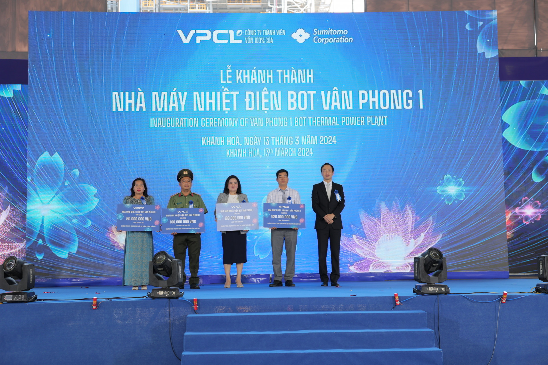 Công ty TNHH Điện lực Vân Phong đã trao gần 900 triệu đồng cho các đơn vị trên địa bàn thị xã Ninh Hòa .